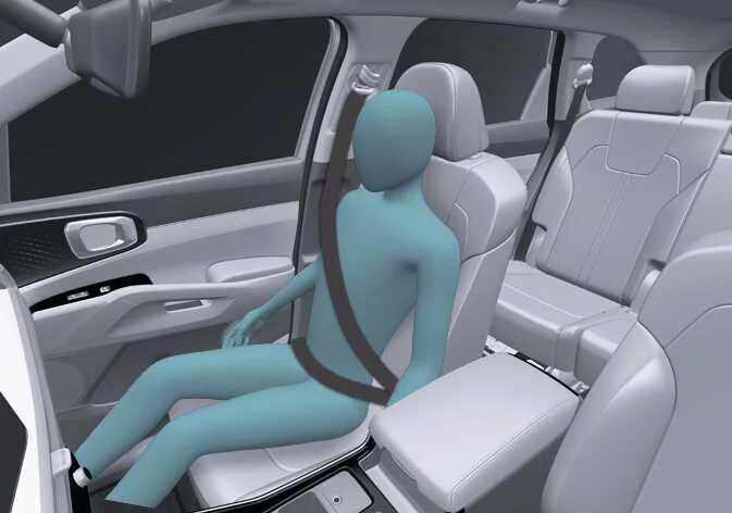Diagram showing the recommended upright and centered seating position in the Kia K4 for optimal airbag function